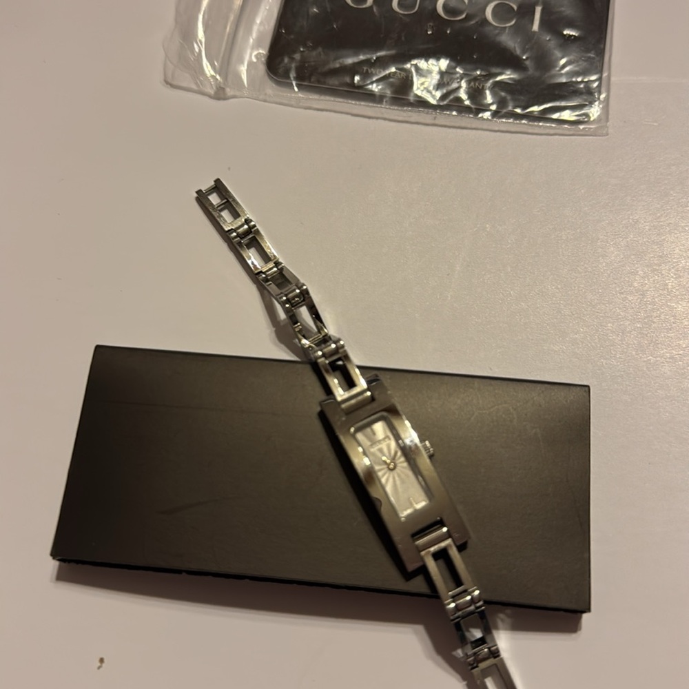 Gucci Watch with box - Picture 11 of 13